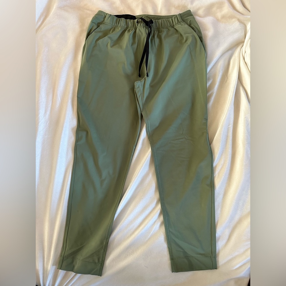 Lululemon Jet Crop (Slim) Luxtreme 25” size 6